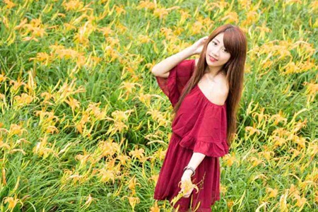掀裙子打翘臀校花屁屁,校花舞蹈意外走红，翘臀成标志-3